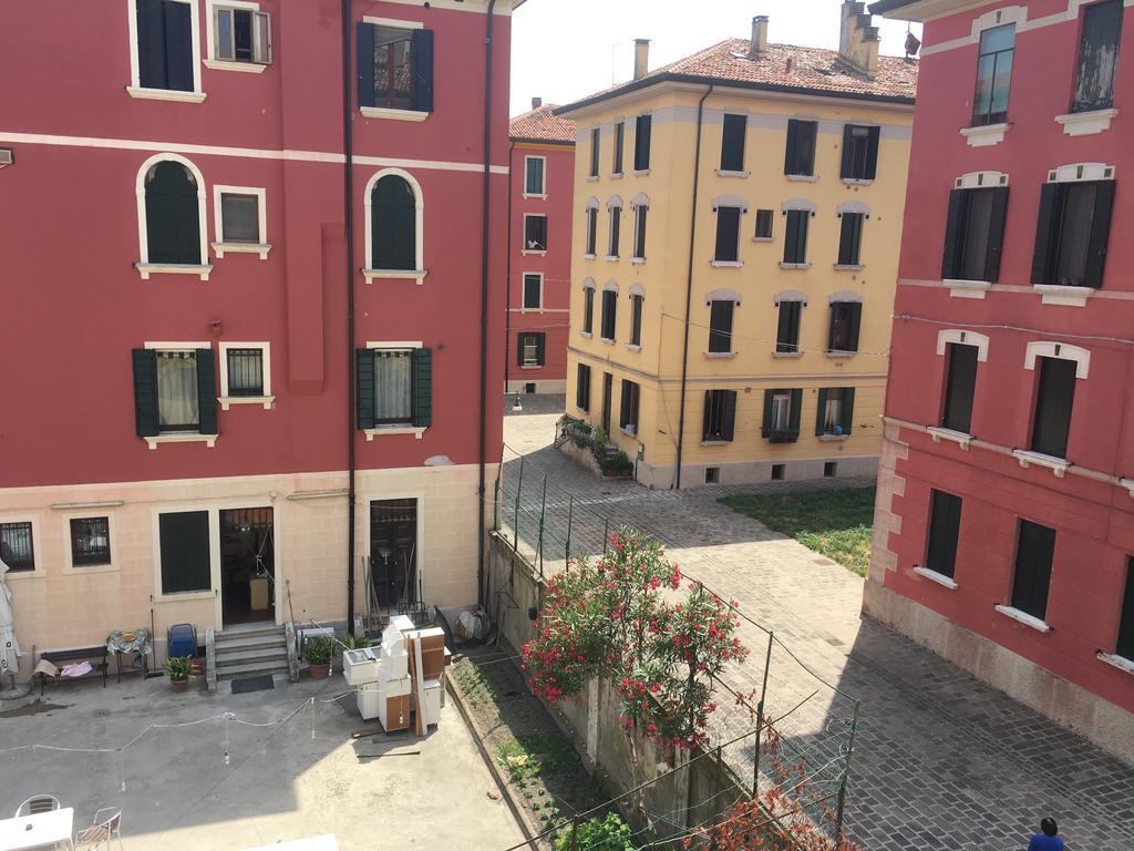 Ca' Santa Marta Apartment Venesia Bagian luar foto