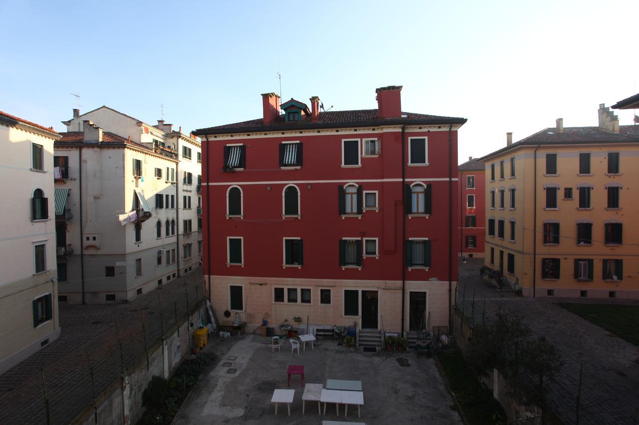 Ca' Santa Marta Apartment Venesia Bagian luar foto