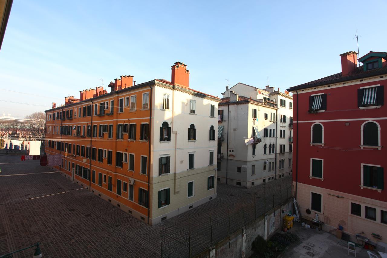 Ca' Santa Marta Apartment Venesia Bagian luar foto
